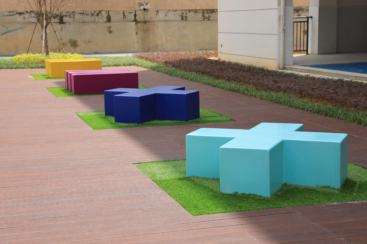 Puzzle-style seating