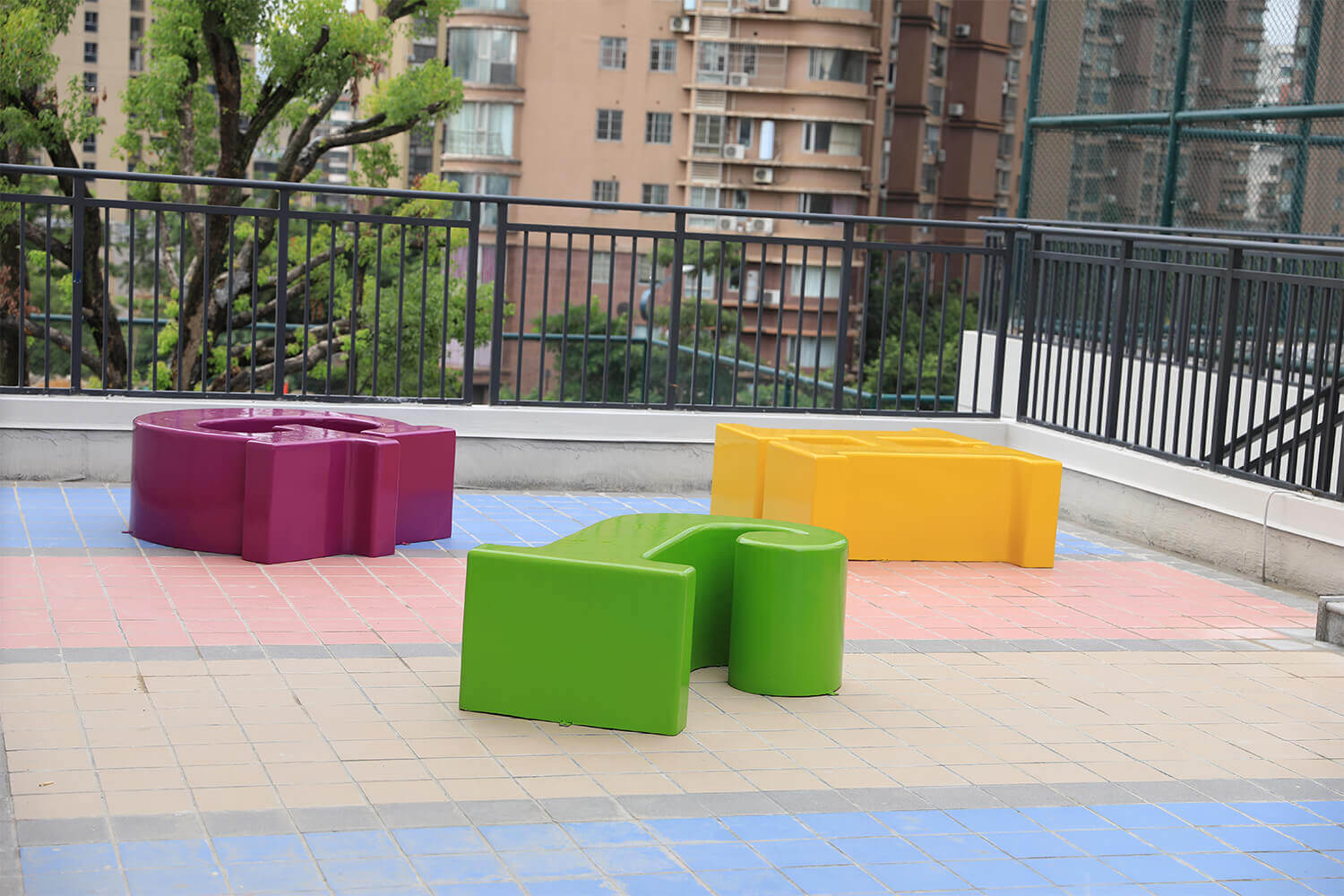 Puzzle-style seating