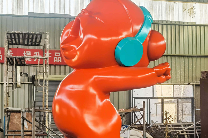 Stainless Steel Sculpture “Awakened Doll” – A Dialogue Between Steel and Innocence